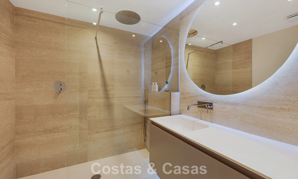 Prachtig gerenoveerd herenhuis te koop een gated community in La Quinta, Marbella - Benahavis 783848