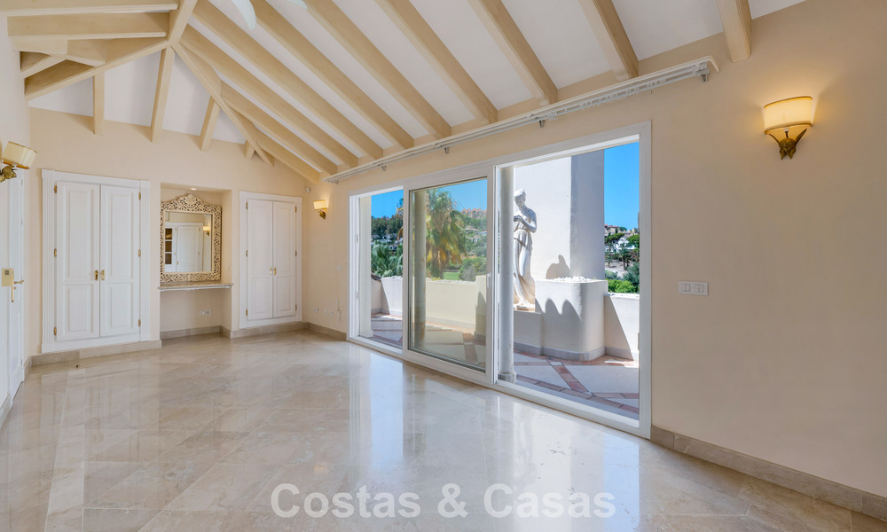 Prachtig, luxe penthouse te koop met 3 slaapkamers in een eerstelijns golfcomplex in Nueva Andalucia, Marbella 783863