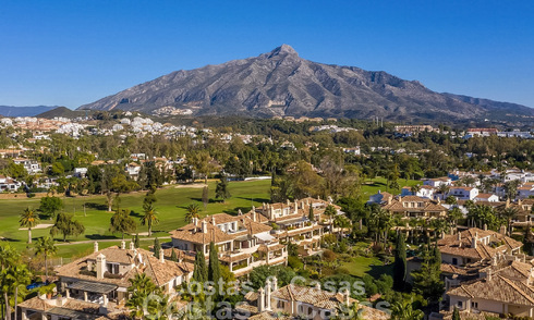 Prachtig, luxe penthouse te koop met 3 slaapkamers in een eerstelijns golfcomplex in Nueva Andalucia, Marbella 783864