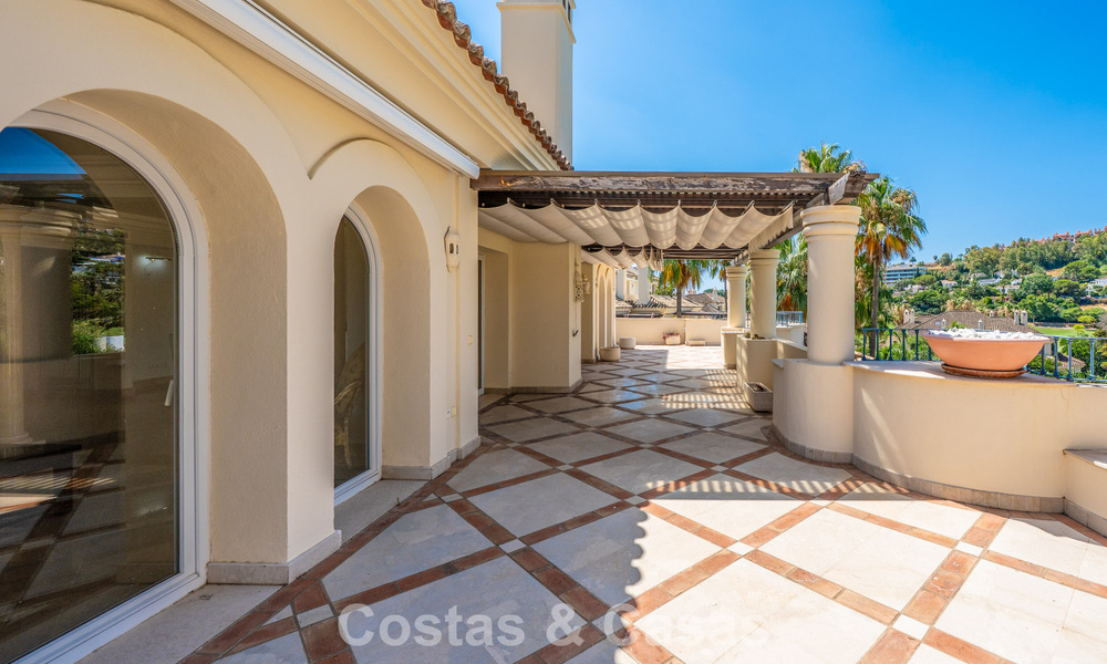 Prachtig, luxe penthouse te koop met 3 slaapkamers in een eerstelijns golfcomplex in Nueva Andalucia, Marbella 783872