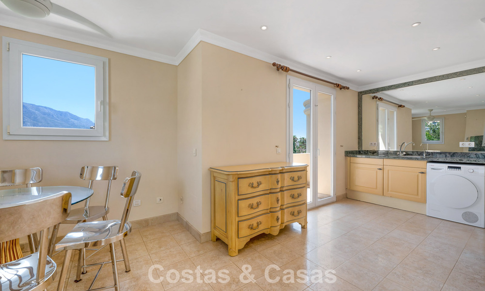 Prachtig, luxe penthouse te koop met 3 slaapkamers in een eerstelijns golfcomplex in Nueva Andalucia, Marbella 783875