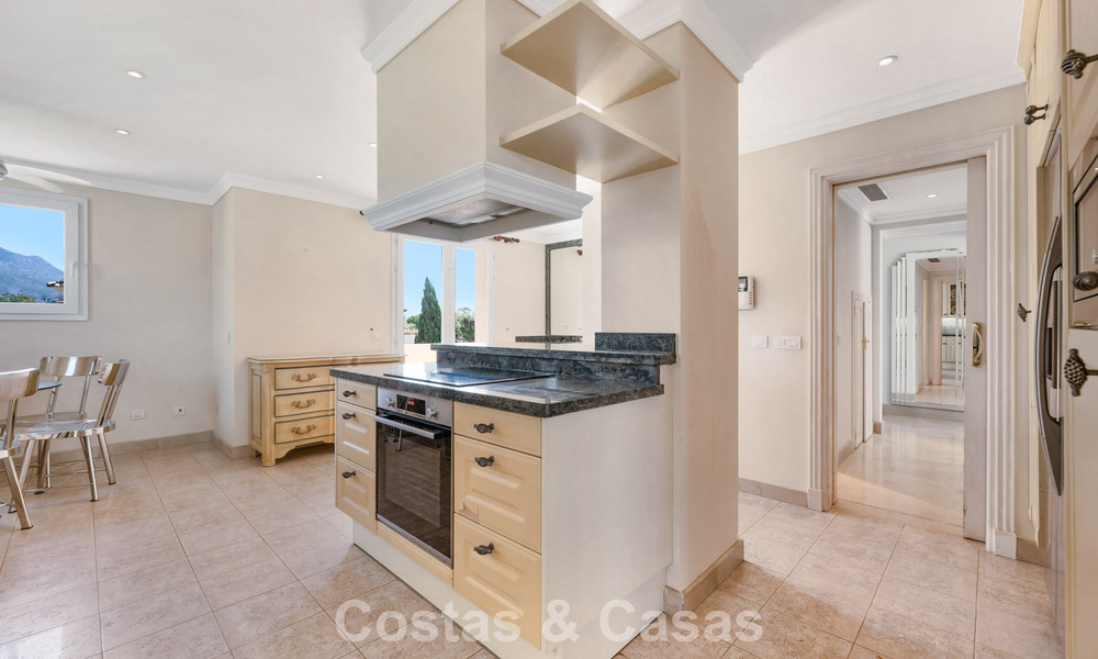 Prachtig, luxe penthouse te koop met 3 slaapkamers in een eerstelijns golfcomplex in Nueva Andalucia, Marbella 783877