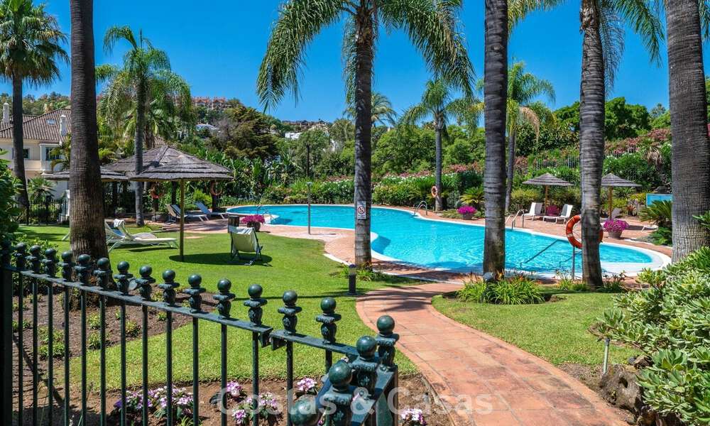 Prachtig, luxe penthouse te koop met 3 slaapkamers in een eerstelijns golfcomplex in Nueva Andalucia, Marbella 783880