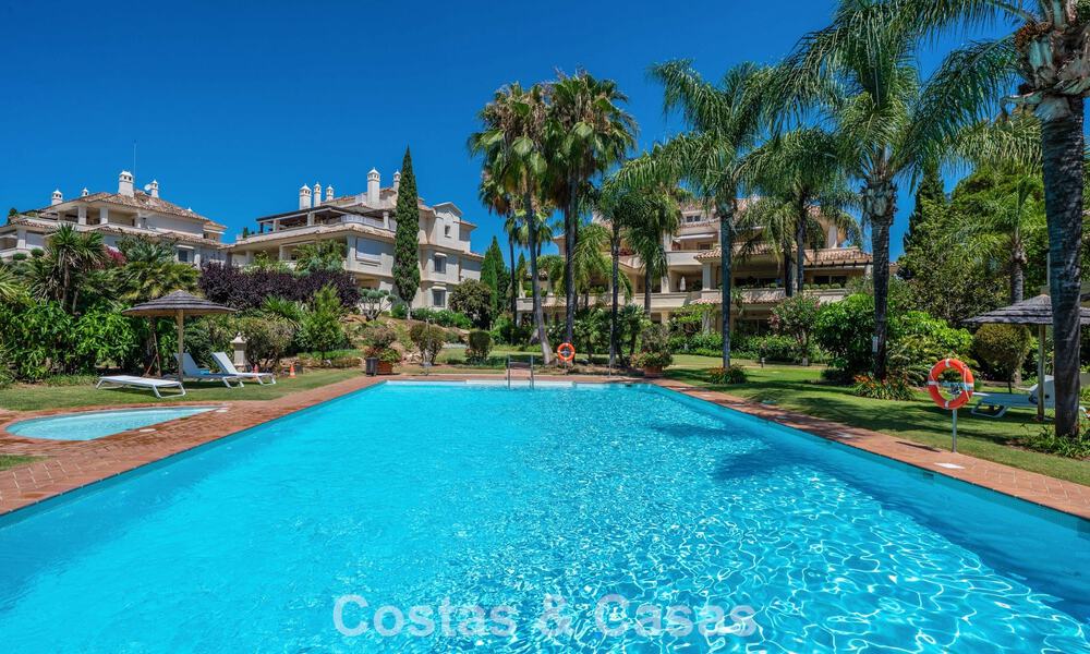 Prachtig, luxe penthouse te koop met 3 slaapkamers in een eerstelijns golfcomplex in Nueva Andalucia, Marbella 783885