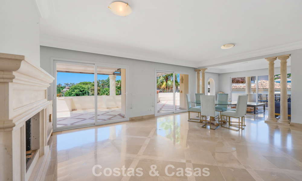 Prachtig, luxe penthouse te koop met 3 slaapkamers in een eerstelijns golfcomplex in Nueva Andalucia, Marbella 783888