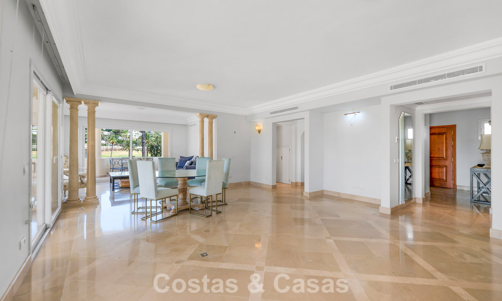 Prachtig, luxe penthouse te koop met 3 slaapkamers in een eerstelijns golfcomplex in Nueva Andalucia, Marbella 783889