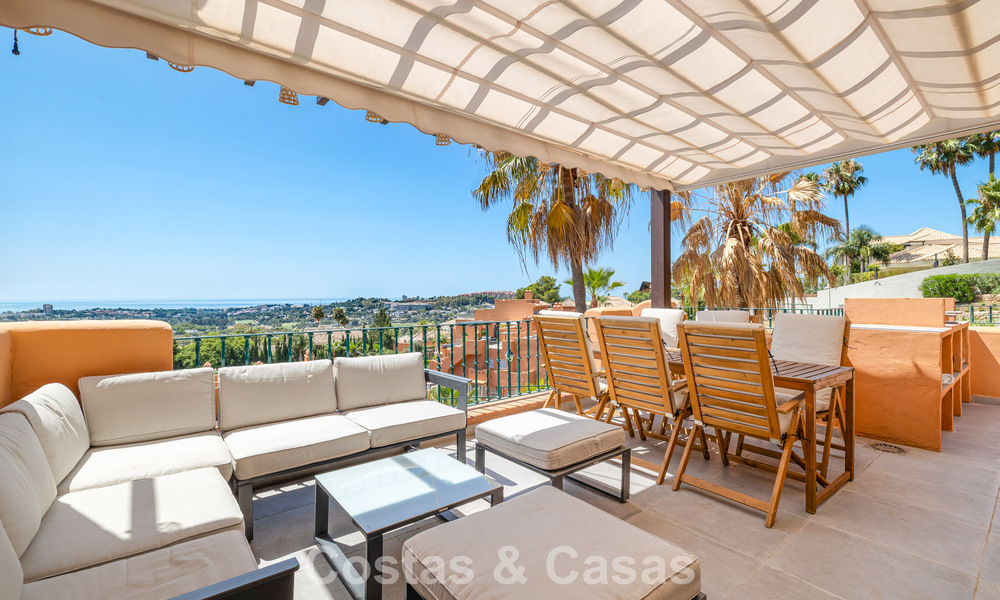 Opportuniteit! 3-slaapkamer luxe penthouse met panoramisch zeezicht te koop in Nueva Andalucia’s golfvallei, Marbella 783321