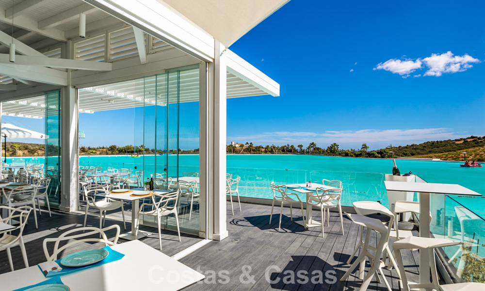 Instapklaar, 2-slaapkamer tuinappartement te koop in een exclusief complex nabij een grote blauwe lagune aan de Costa del Sol 783970