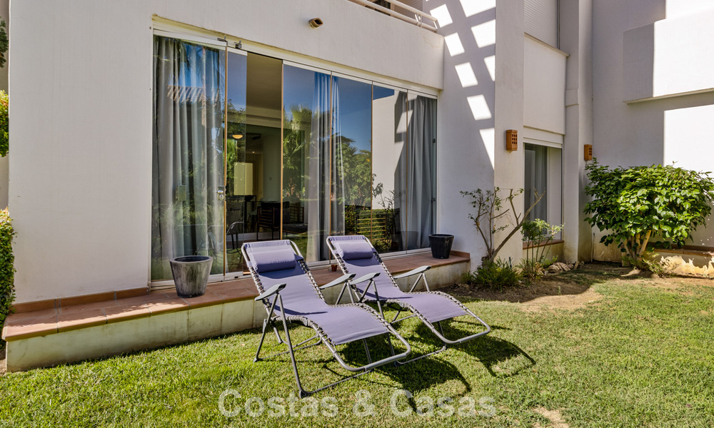 Instapklaar, 2-slaapkamer tuinappartement te koop in een exclusief complex nabij een grote blauwe lagune aan de Costa del Sol 783974