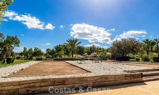Instapklaar, 2-slaapkamer tuinappartement te koop in een exclusief complex nabij een grote blauwe lagune aan de Costa del Sol 783975 