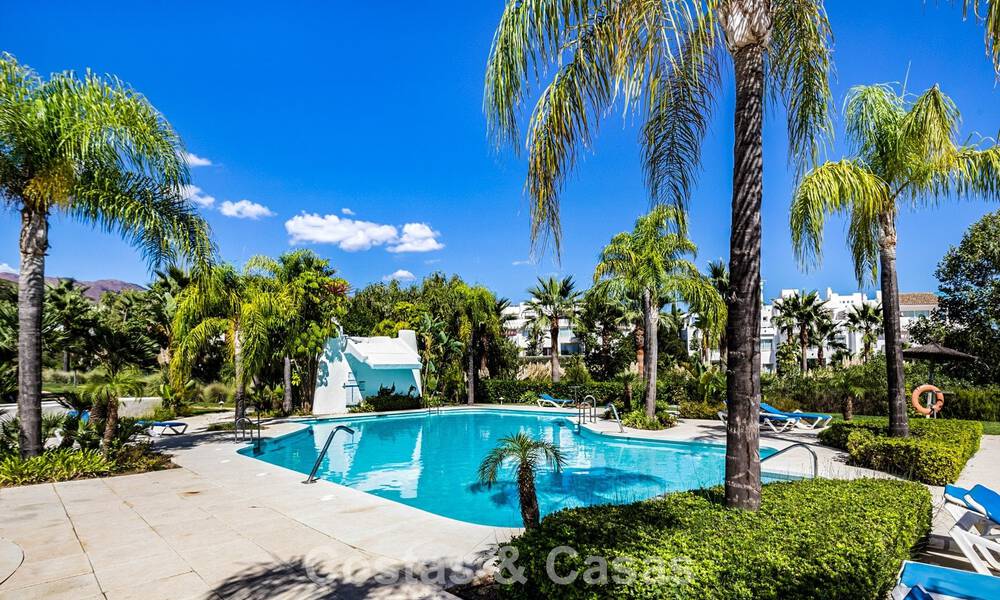 Instapklaar, 2-slaapkamer tuinappartement te koop in een exclusief complex nabij een grote blauwe lagune aan de Costa del Sol 783977