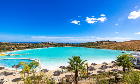 Instapklaar, 2-slaapkamer tuinappartement te koop in een exclusief complex nabij een grote blauwe lagune aan de Costa del Sol 783978