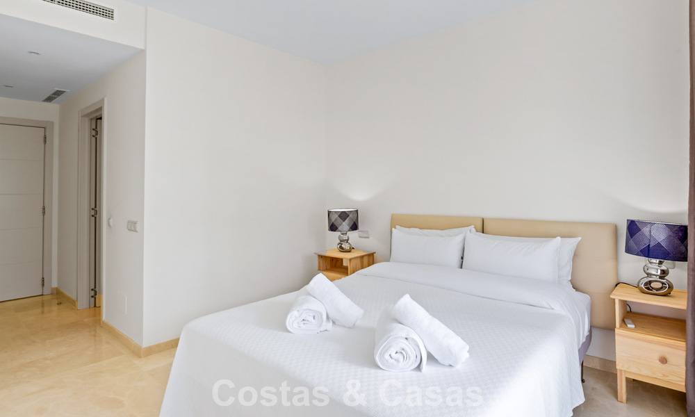 Instapklaar, 2-slaapkamer tuinappartement te koop in een exclusief complex nabij een grote blauwe lagune aan de Costa del Sol 783984