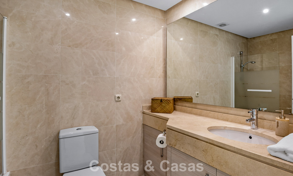 Instapklaar, 2-slaapkamer tuinappartement te koop in een exclusief complex nabij een grote blauwe lagune aan de Costa del Sol 783985