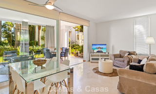 Instapklaar, 2-slaapkamer tuinappartement te koop in een exclusief complex nabij een grote blauwe lagune aan de Costa del Sol 783990 