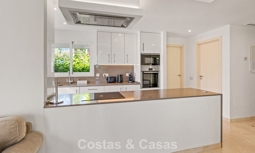 Instapklaar, 2-slaapkamer tuinappartement te koop in een exclusief complex nabij een grote blauwe lagune aan de Costa del Sol 783991
