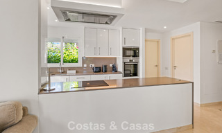 Instapklaar, 2-slaapkamer tuinappartement te koop in een exclusief complex nabij een grote blauwe lagune aan de Costa del Sol 783991 