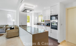 Instapklaar, 2-slaapkamer tuinappartement te koop in een exclusief complex nabij een grote blauwe lagune aan de Costa del Sol 783992 