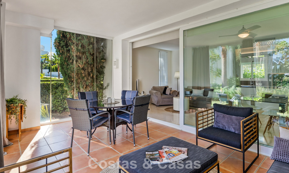 Instapklaar, 2-slaapkamer tuinappartement te koop in een exclusief complex nabij een grote blauwe lagune aan de Costa del Sol 783995