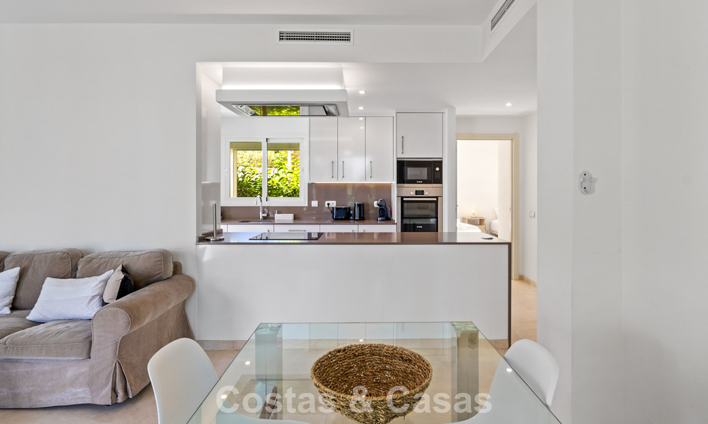 Instapklaar, 2-slaapkamer tuinappartement te koop in een exclusief complex nabij een grote blauwe lagune aan de Costa del Sol 783996