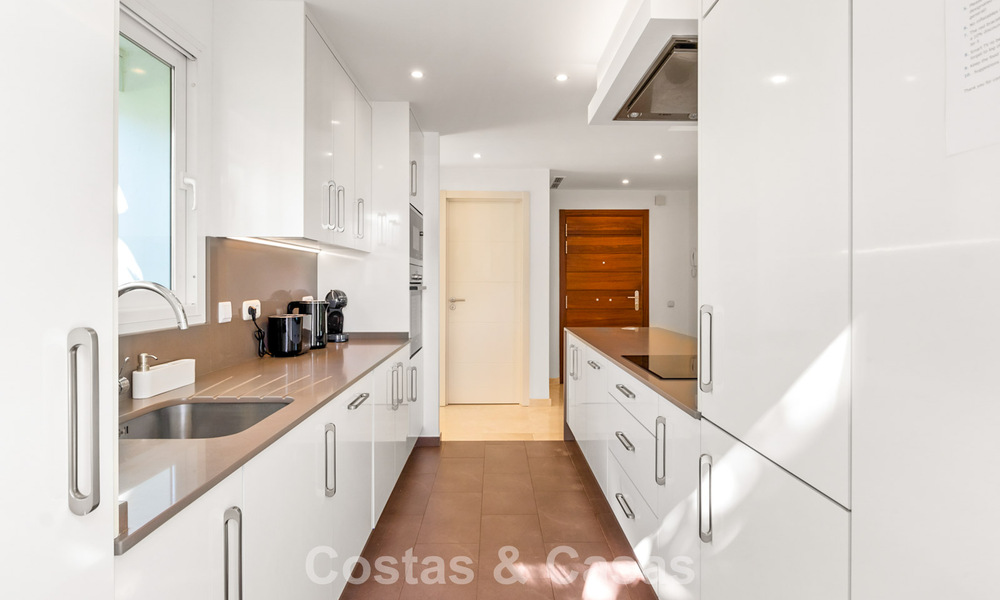 Instapklaar, 2-slaapkamer tuinappartement te koop in een exclusief complex nabij een grote blauwe lagune aan de Costa del Sol 783998