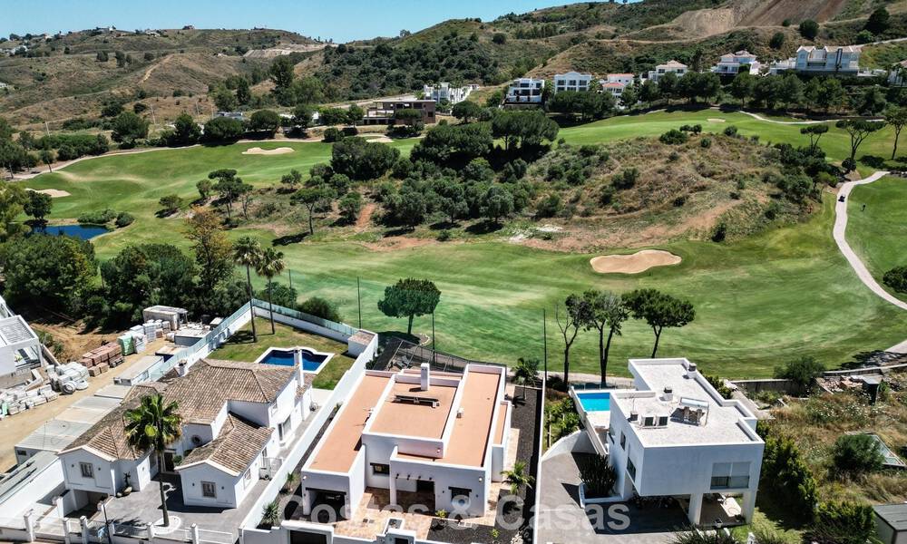 Instapklare, gelijkvloerse luxevilla te koop eerstelijns golf in een toonaangevend resort in Mijas, Costa del Sol 783916
