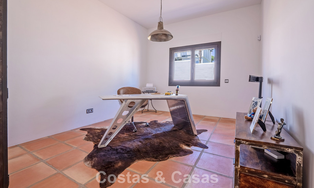 Instapklare, gelijkvloerse luxevilla te koop eerstelijns golf in een toonaangevend resort in Mijas, Costa del Sol 783924