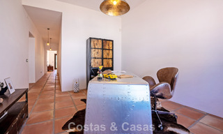 Instapklare, gelijkvloerse luxevilla te koop eerstelijns golf in een toonaangevend resort in Mijas, Costa del Sol 783925 