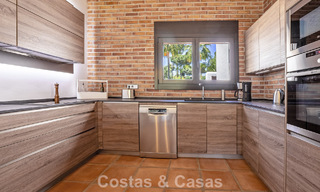 Instapklare, gelijkvloerse luxevilla te koop eerstelijns golf in een toonaangevend resort in Mijas, Costa del Sol 783940 