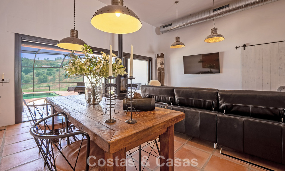 Instapklare, gelijkvloerse luxevilla te koop eerstelijns golf in een toonaangevend resort in Mijas, Costa del Sol 783944