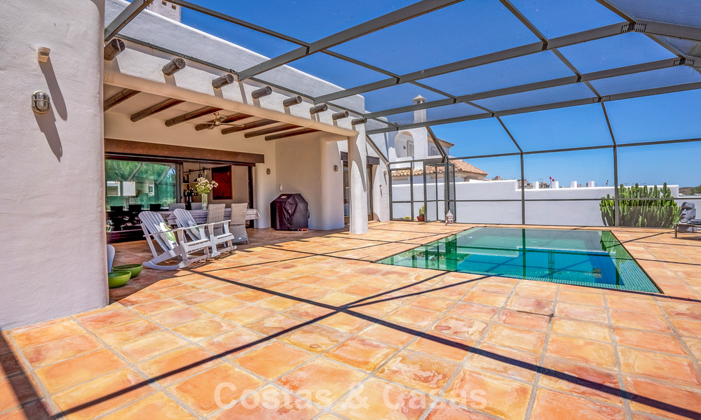 Instapklare, gelijkvloerse luxevilla te koop eerstelijns golf in een toonaangevend resort in Mijas, Costa del Sol 783955