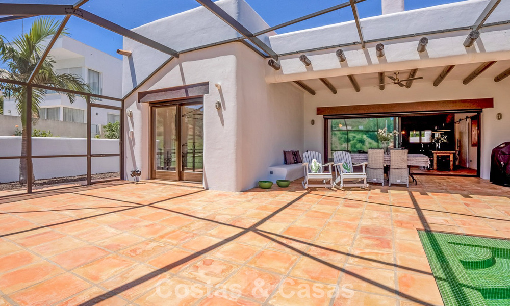Instapklare, gelijkvloerse luxevilla te koop eerstelijns golf in een toonaangevend resort in Mijas, Costa del Sol 783960