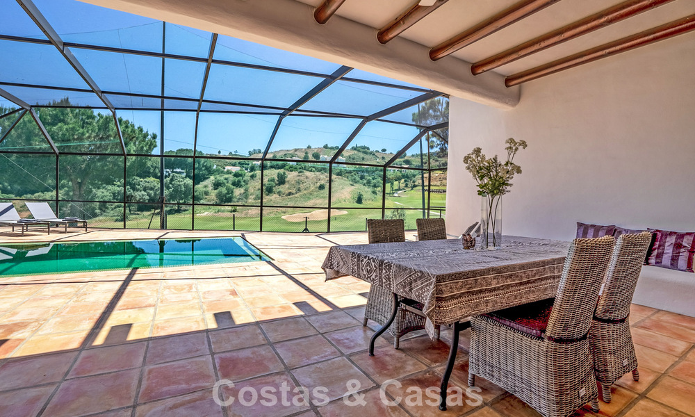 Instapklare, gelijkvloerse luxevilla te koop eerstelijns golf in een toonaangevend resort in Mijas, Costa del Sol 783963