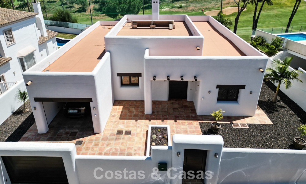 Instapklare, gelijkvloerse luxevilla te koop eerstelijns golf in een toonaangevend resort in Mijas, Costa del Sol 783964