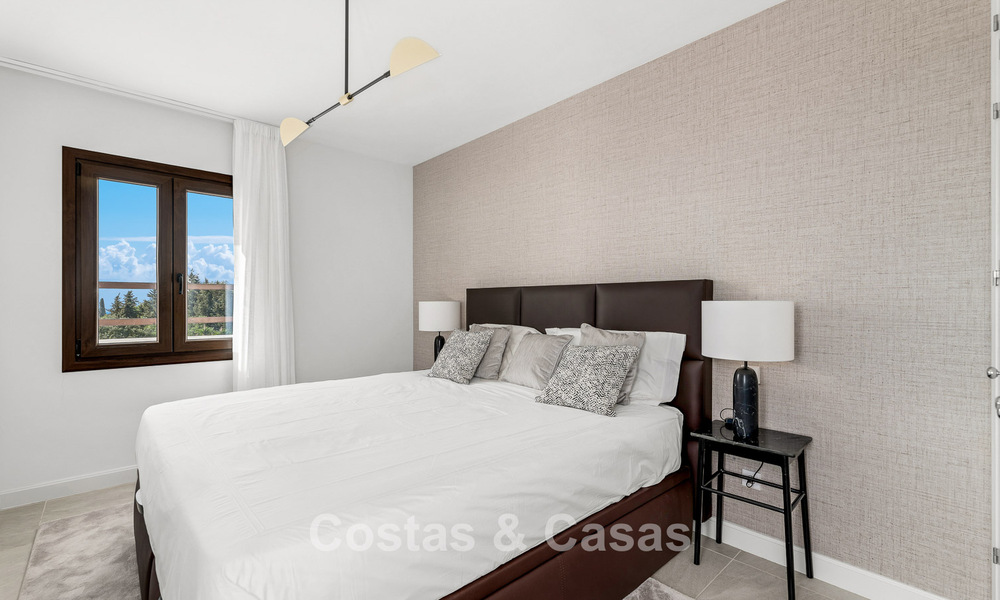 Luxueuze villa met Spaanse bouwstijl en berg- en zeezicht te koop op de New Golden Mile tussen Marbella en Estepona 784055