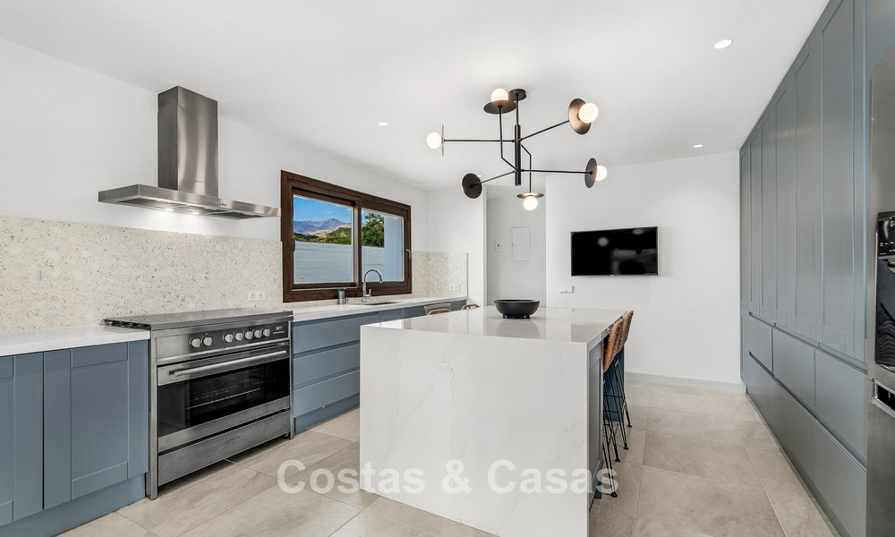 Luxueuze villa met Spaanse bouwstijl en berg- en zeezicht te koop op de New Golden Mile tussen Marbella en Estepona 784064
