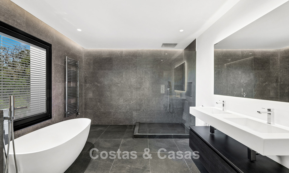 Luxueuze villa met Spaanse bouwstijl en berg- en zeezicht te koop op de New Golden Mile tussen Marbella en Estepona 784070
