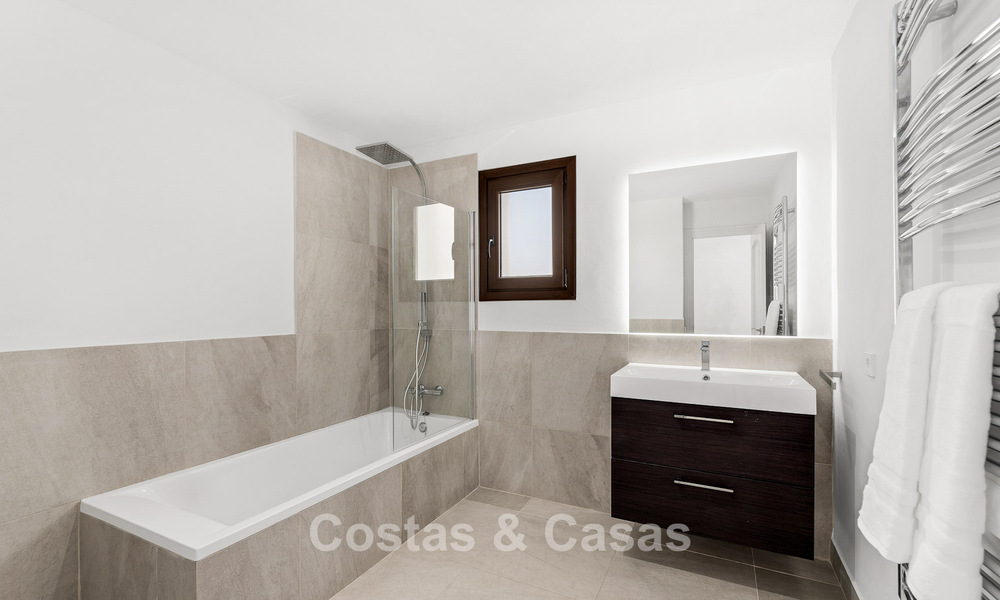 Luxueuze villa met Spaanse bouwstijl en berg- en zeezicht te koop op de New Golden Mile tussen Marbella en Estepona 784073