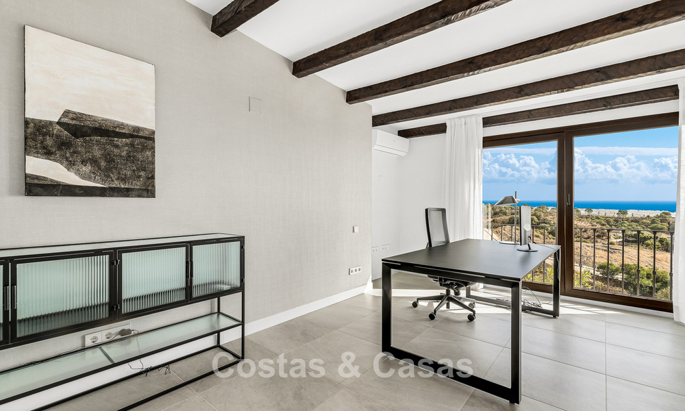 Luxueuze villa met Spaanse bouwstijl en berg- en zeezicht te koop op de New Golden Mile tussen Marbella en Estepona 784076