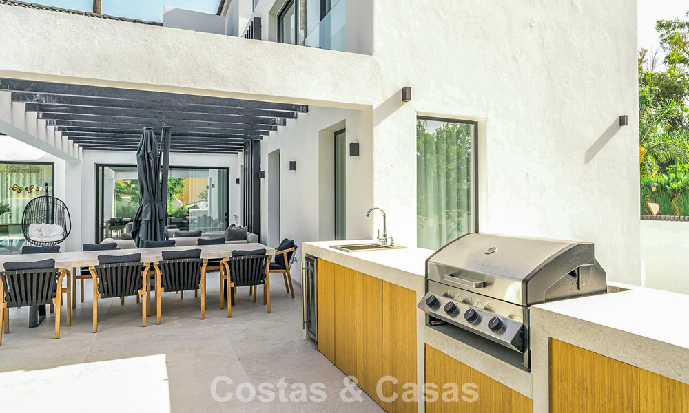 Instapklare, gemoderniseerde luxevilla te koop in het hart van Nueva Andalucia, Marbella 784116