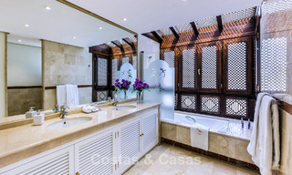 Duplex penthouse te koop met zeezicht in een eerstelijns strandcomplex op loopafstand van Puerto Banus, Marbella 784147 