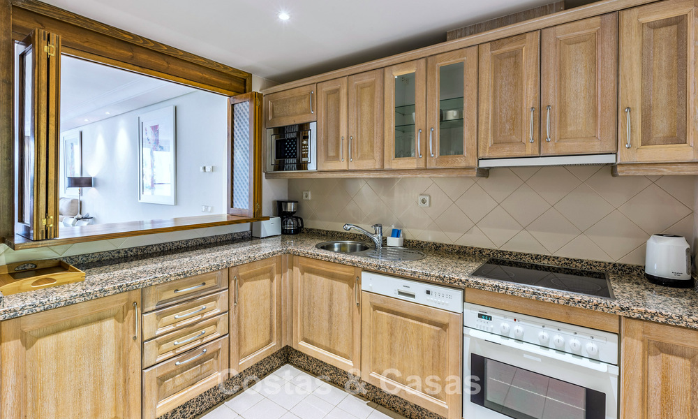 Duplex penthouse te koop met zeezicht in een eerstelijns strandcomplex op loopafstand van Puerto Banus, Marbella 784149