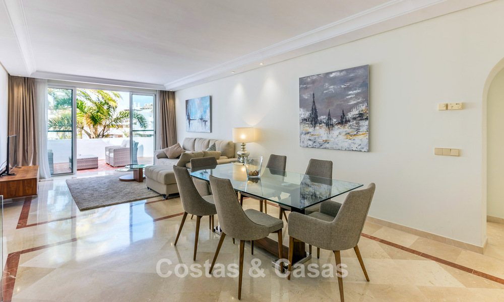 Duplex penthouse te koop met zeezicht in een eerstelijns strandcomplex op loopafstand van Puerto Banus, Marbella 784151