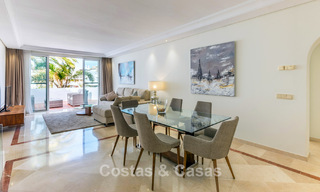 Duplex penthouse te koop met zeezicht in een eerstelijns strandcomplex op loopafstand van Puerto Banus, Marbella 784151 