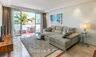 Duplex penthouse te koop met zeezicht in een eerstelijns strandcomplex op loopafstand van Puerto Banus, Marbella 784152 