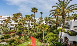 Duplex penthouse te koop met zeezicht in een eerstelijns strandcomplex op loopafstand van Puerto Banus, Marbella 784154 