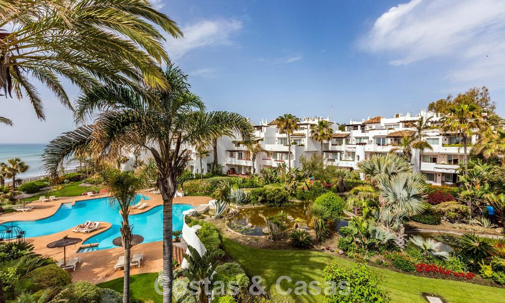 Duplex penthouse te koop met zeezicht in een eerstelijns strandcomplex op loopafstand van Puerto Banus, Marbella 784155