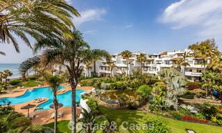 Duplex penthouse te koop met zeezicht in een eerstelijns strandcomplex op loopafstand van Puerto Banus, Marbella 784155 