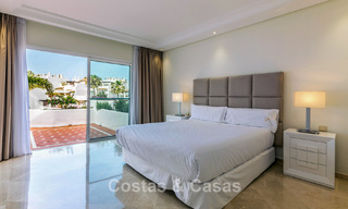 Duplex penthouse te koop met zeezicht in een eerstelijns strandcomplex op loopafstand van Puerto Banus, Marbella 784156 