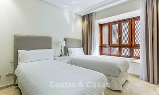 Duplex penthouse te koop met zeezicht in een eerstelijns strandcomplex op loopafstand van Puerto Banus, Marbella 784158 
